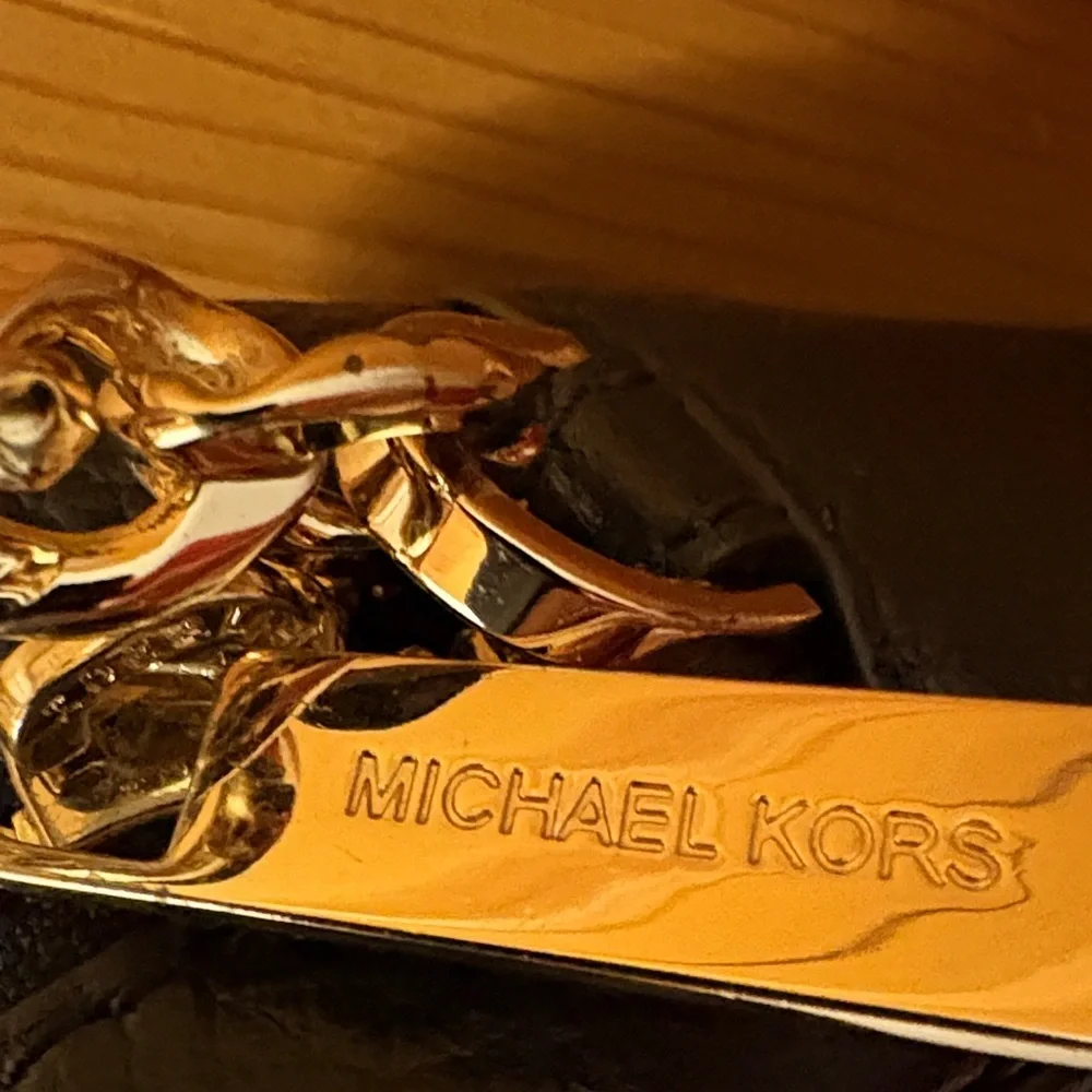 Michael Kors Black Crossbody‎ Bag with Gold Chain - Picture 5 of 8